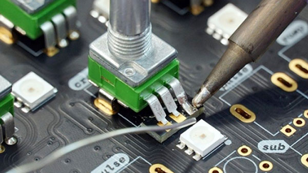 パワーシステムでアクティブな電力フィルターが解決できる電力品質の問題